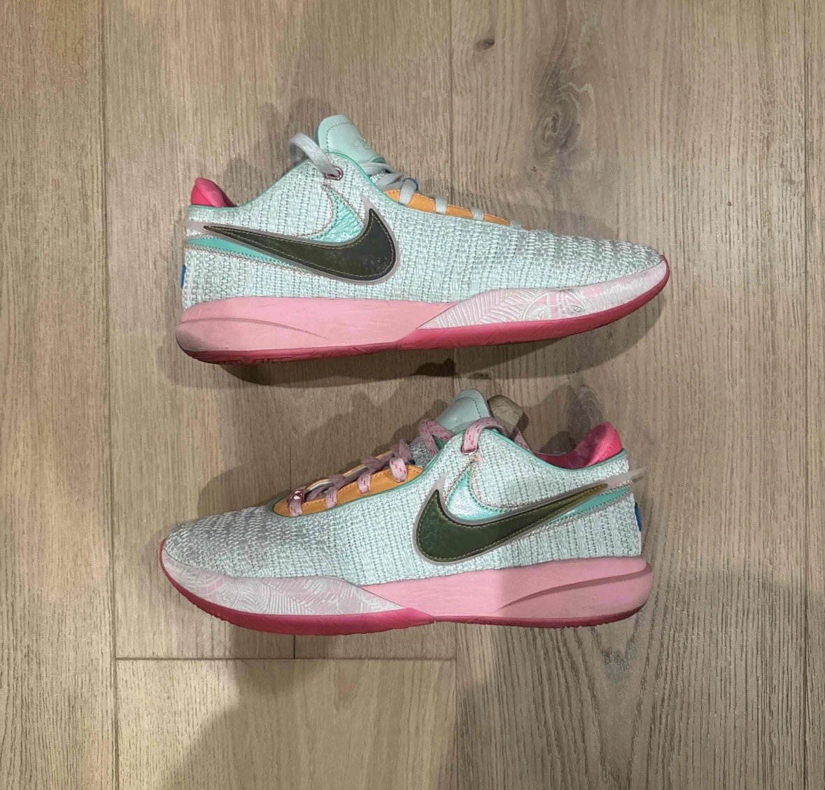 Preços baixos em Nike LeBron 20 Time Machine 2022 | eBay