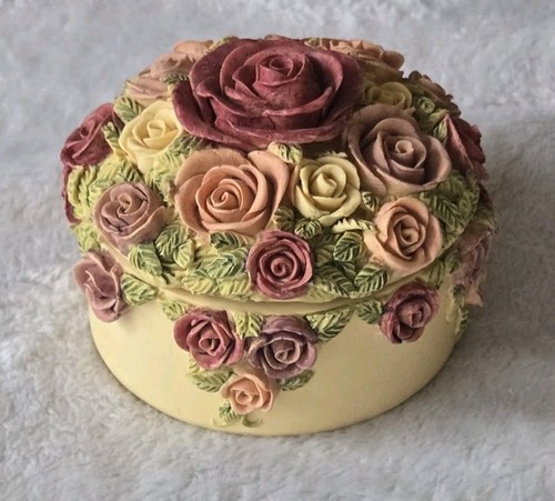 Vintage Dezine handbemalt Blumen Schmuck Schmuckschatulle Muster EUC Rosen klein  - Bild 5 von 10