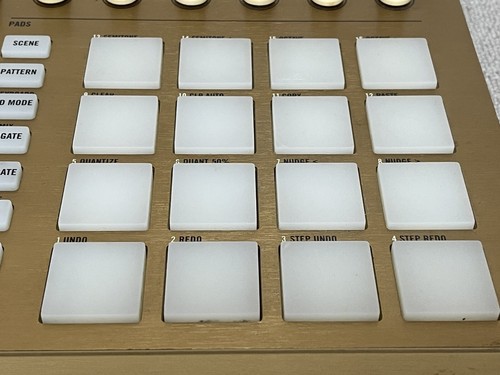 Native Instruments MASCHINE MK2 GC Edition Gold MIDI Controller Audio Interface - Bild 12 von 21