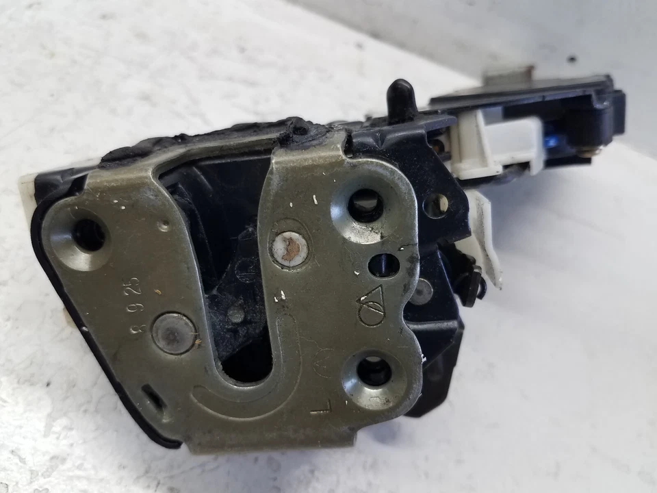 1998-1999 Subaru Legacy Right Rear Door Lock Actuator (M155) - Image 3 of 3