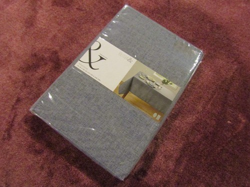 NWT Bed Bath & Beyond Olivia & Oliver Madison 70 " x 90 " Blue Tablecloth - Picture 4 of 9