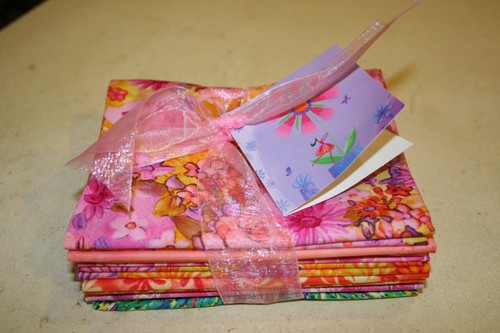 Gorgeous Pink & Peach Blooms 8 fat quarter bundle #929 - Picture 2 of 3