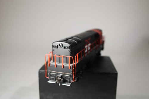 Bachmann HO Scale 1611 New Haven Diesel Locomotive, Black, Track Tested - Picture 4 of 6