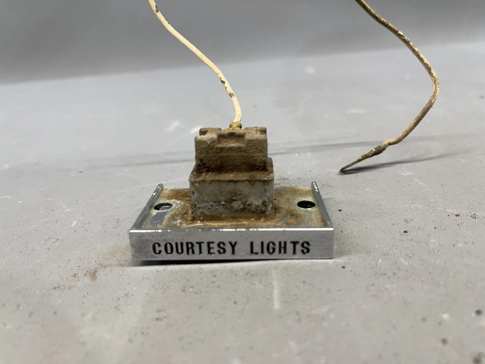 Oldsmobile Starfire Jetstar 98 1963 1964 luz de cortesía lámpara de tablero Pontiac 88 OEM Foto 4 de 4