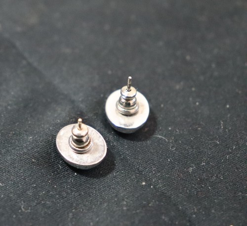 Elegant Oval Silvertone Earrings – Pre-Owned, Excellent Condition - Picture 3 of 4