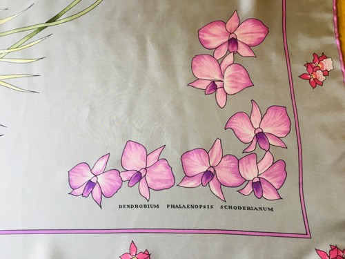 RARE CORNELIA JAMES VTG SILK SCARF FOR WORLD WILDLIFE FUND. 31 x 30 INCHES h - Picture 5 of 8
