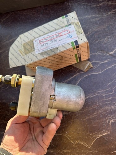 Motor limpiaparabrisas original Deutz 04390385 - Imagen 3 de 4