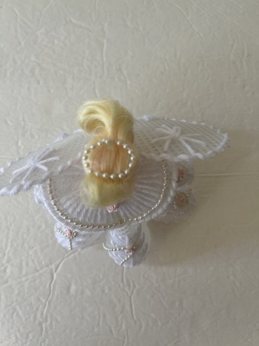 Vintage handgefertigt Kunststoff Leinwand blonder Engel 5,5" Kunstperlen Rosenknospen Wohndeko - Bild 5 von 9
