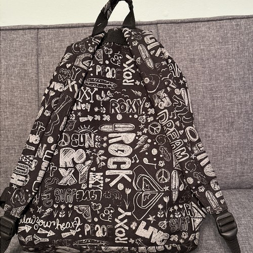 Mochila Roxy Girls Negra/Blanca Logo Gráfico Graffiti Tiza 16" Usada en Excelente Condición - Imagen 6 de 12