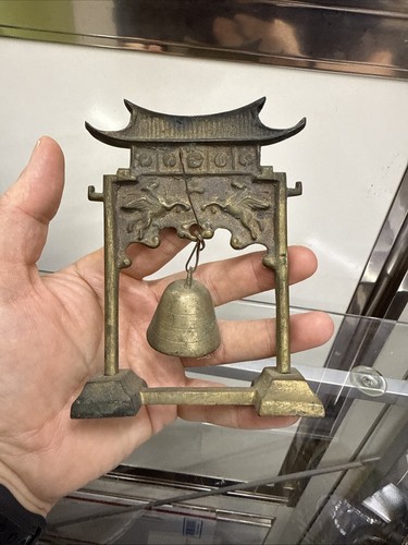 [VINTAGE BRASS ASIAN PAGODA GONG BELL WITH YIN YANG - Picture 2 of 6