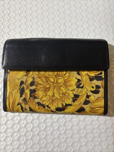 VERSACE Cartera Cuero Seda Negro y Dorado - 9 Ranuras para Tarjetas de Crédito y Área para Monedas - Imagen 1 de 11