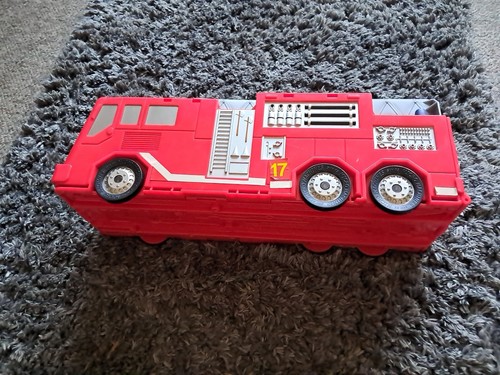 Micro Machines Fire Engine Fold Out Play Set With Sounds Hasbro 2002 Vintage - Picture 2 of 8