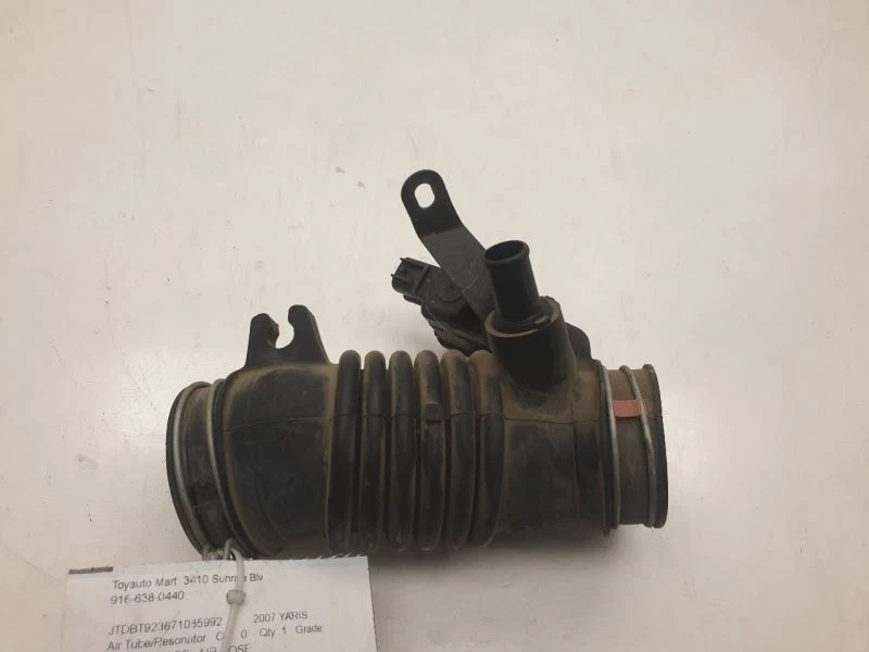 Toyota Yaris 2007 1,5 L 4 cilindros filtro de aire tubo resonador montaje  Foto 4 de 4