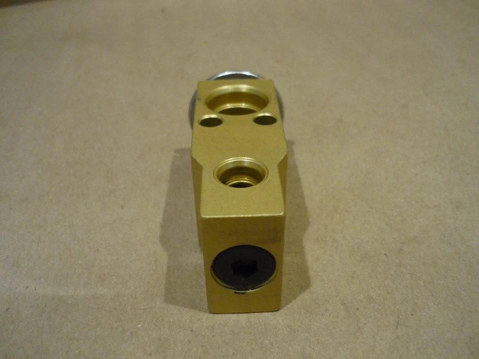 Maserati 4200 Coupe, Spyder, Quattroporte — расширительный клапан переменного тока — P/N 375530166 - Изображение 3 из 4