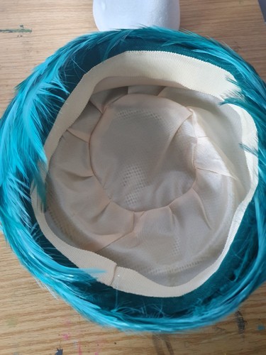 Elegant vintage 1960s Feather Pillbox Hat Teal, DAMAGED, free postage - Picture 5 of 7