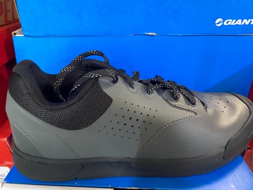 Giant Shuttle Flat Dark Shadow EU 40 US 7.5 - Picture 2 of 5