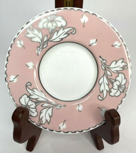 Platillo de té Wedgwood Demitasse solo Inglaterra flores rosas y plateadas florales 4 3/4"  - Imagen 1 de 6