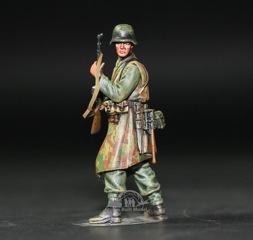 (Pre-Order) Fallen Comrade (Aachen 1944) (04 figures) 1:35 Pro Built Model - Picture 11 of 12