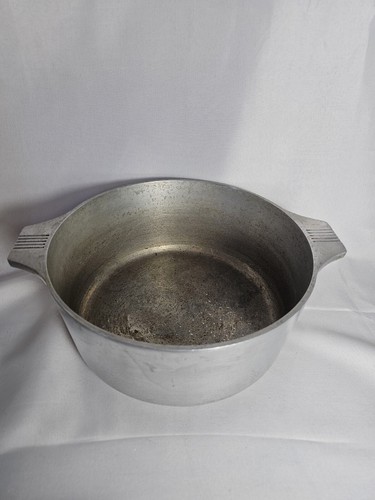 Vintage MagnaLite 5 Quart Dutch Oven - Picture 4 of 6