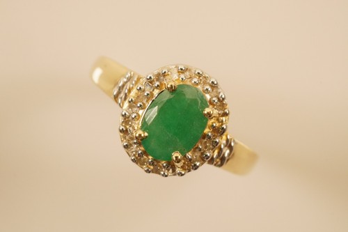 Superb Genuine Emerald And Diamond Ring in 10ct Gold - Picture 2 of 8