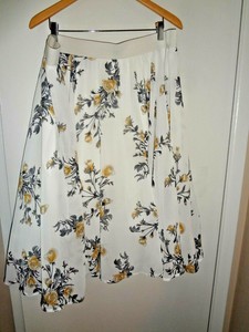 ~ NWT Torrid - Plus size Ivory Floral Midi Skirt Size 3 ...