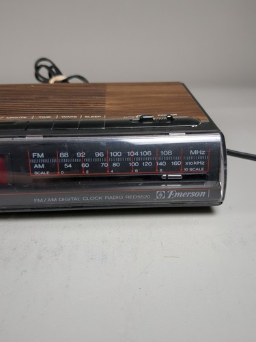 Vintage Alarm Clock Radio Emerson Woodgrain Digital AM/FM Battery Backup Tested - Picture 3 of 12