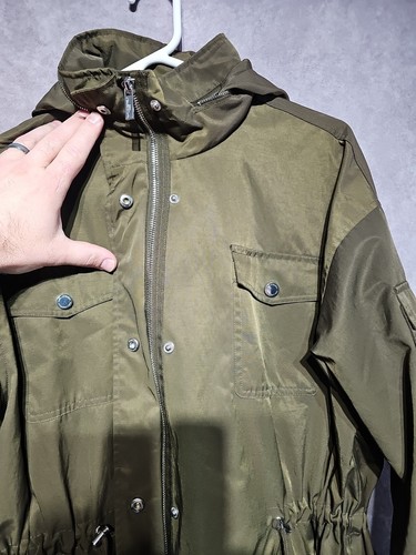 Karl Lagerfeld Jacke Damen Large olivgrün mit silbernen Details versteckte Kapuze - Bild 12 von 15