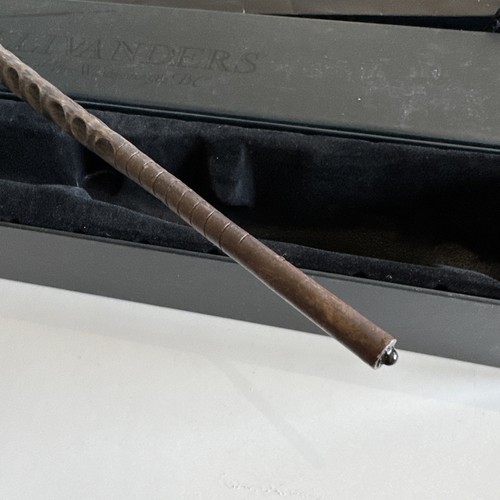 Ollivander Wand Harry Potter Universal Studios Alder 4 Snake Skull Interactive - Picture 3 of 3