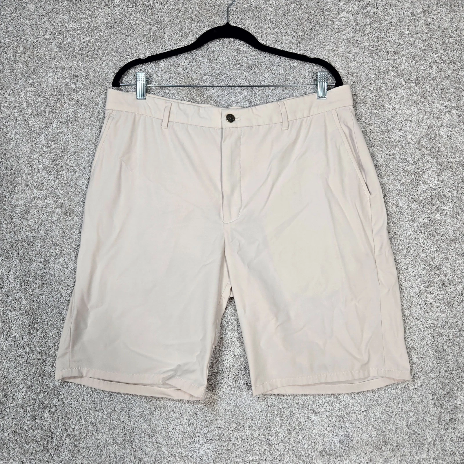 Johnnie-O Mulligan Performance Golf Shorts Men's 36 beige magnetic back pockets
