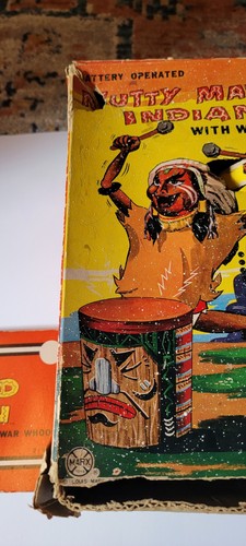 Litografía de hojalata Marx Nutty Mad Indian con War Whoop alimentada por batería en caja - Imagen 11 de 15