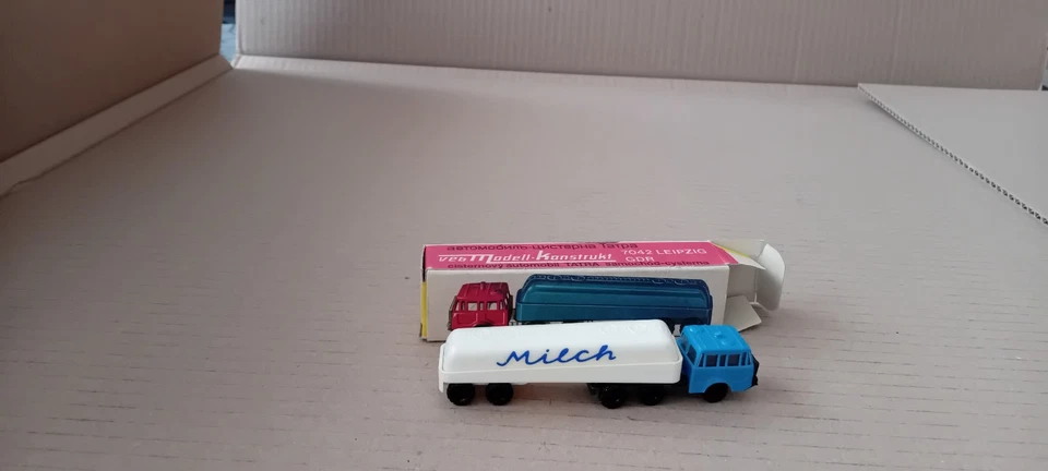 CAMION TATRA ENV 1:87 CITERNE TANKWAGEN PLASTIQUE - Photo 2/4