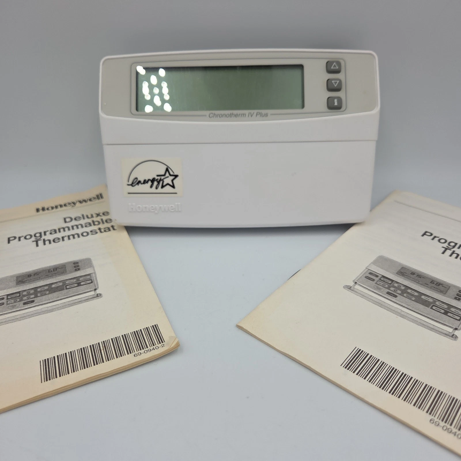 Honeywell Chronotherm IV Plus: Deluxe Programmable Thermostat T8601D2019