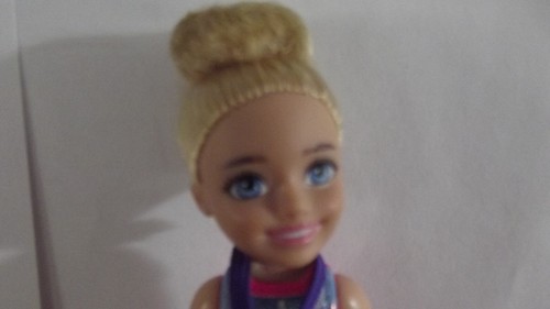 Barbie Chelsea Can Be Ice Skater Doll W/ Skates Trophy Medal - Picture 6 of 7