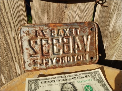 EXPIRED 1974 Texas V46332 Motorcycle License Plate - Picture 6 of 11