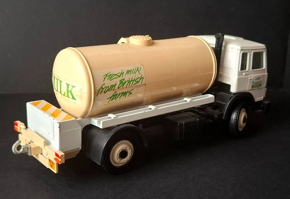 Britains 9605 1:32 Camion trasporto latte - Immagine 4 di 4