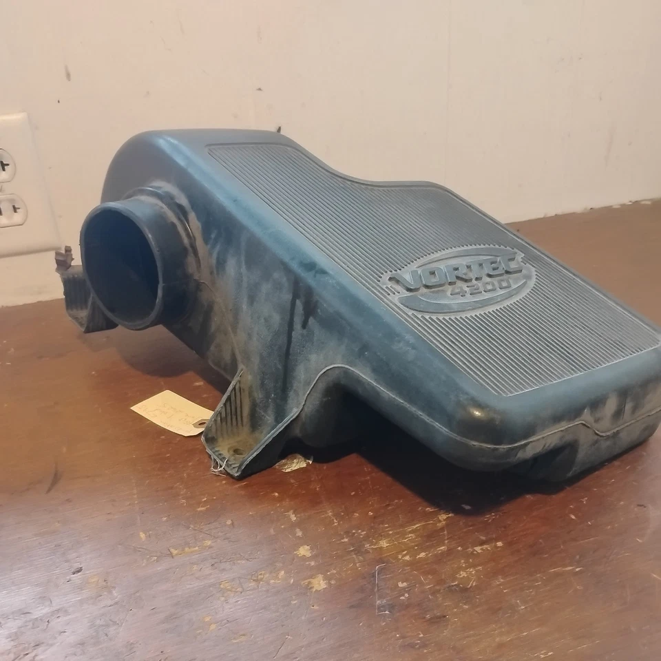 05-09 Chevy Trailblazer EXT 4.2L GM Conjunto de resonador de admisión de filtro de aire 15193558 Foto 3 de 4