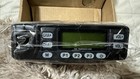 ÉMETTEUR-RÉCEPTEUR MOBILE VHF/UHF/FM ULTRA COMPACT TESTÉ PAR RADIO AMATEUR