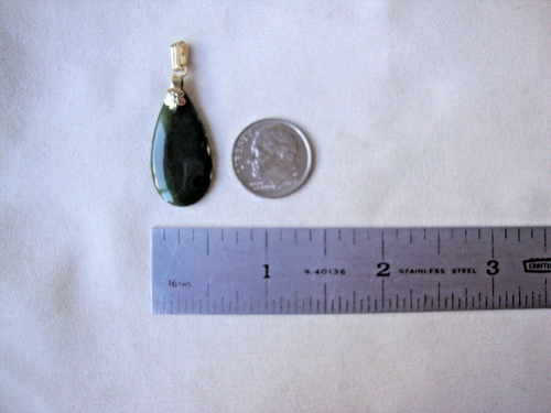 VINTAGE SMALL GREEN JADE FU DAO LE ! GOOD LUCK! TEARDROP GOLD FILLED PENDANT - Picture 6 of 8