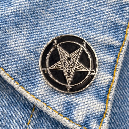 Pin de metal pentagrama hecho a mano con signo de Baphomet, Satanás, 666 oculto, metal negro - Imagen 2 de 5