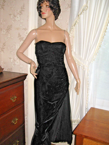 VINTAGE 1930-40s  BLACK VELVET/TULLE EVENING GOWN - COSTUME OR FOR RESTORATION - Picture 1 of 14
