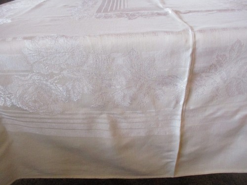 Pale cream damask floral imprint table cloth + 12 napkins (60"x96") - Picture 5 of 12