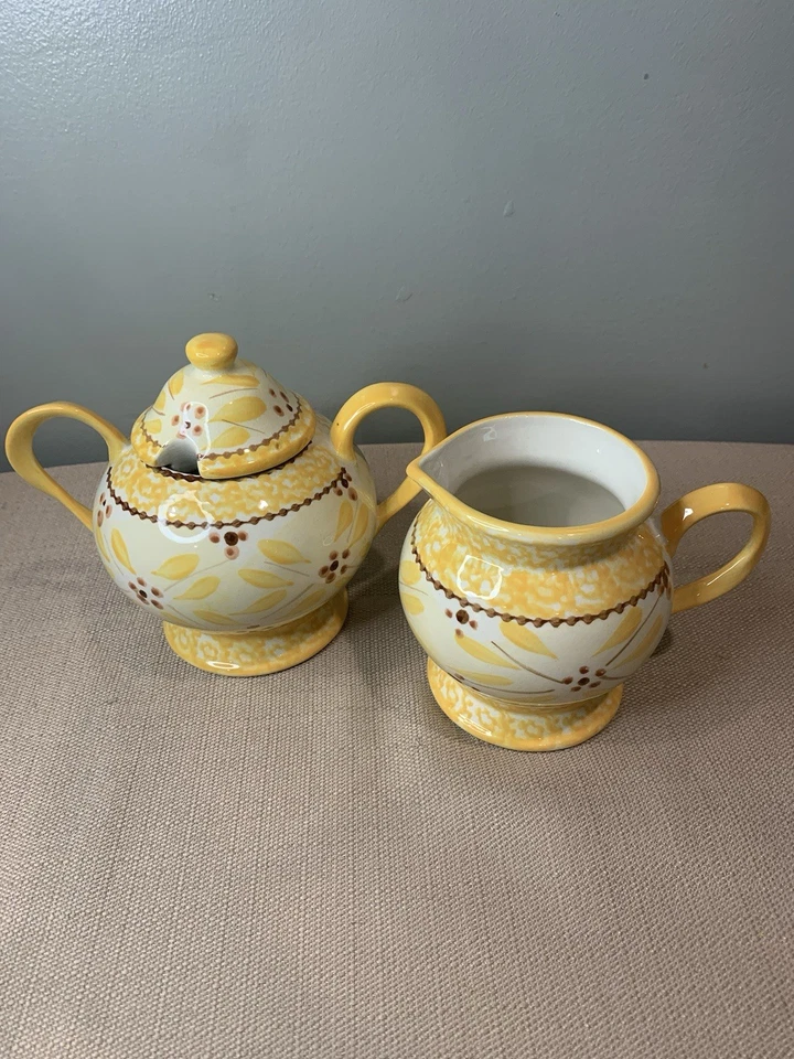 Temptations By Tara Old World Yellow Sugar Bowl And Creamer Set. - Image 2 of 4