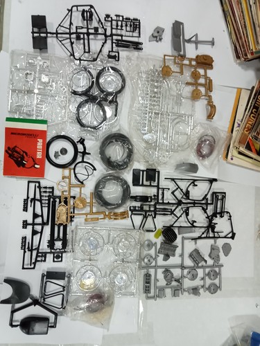 Enorme lote de piezas de Modelos de Motos de carreras Protar escala 1/9 - Imagen 4 de 14
