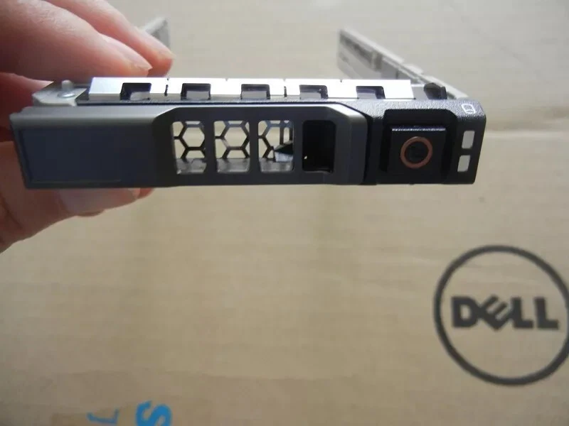Dell 2.5" 8FKXC/G176J SAS SATA Drive Caddy For PowerEdge R520 R620 R720 R720XD - Image 3 of 4