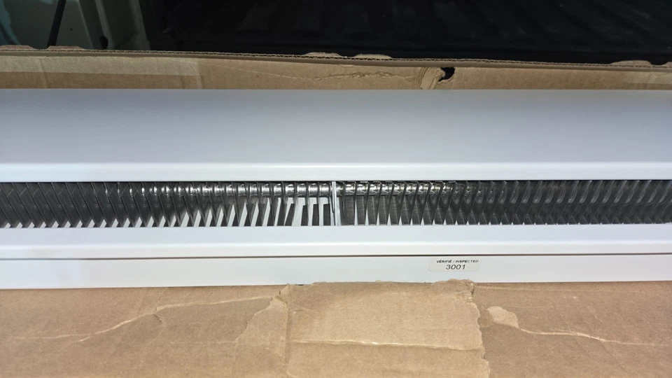 Zócalo eléctrico Stelpro 300W Brava, 1024 BTU/H, 120V, blanco Foto 4 de 4