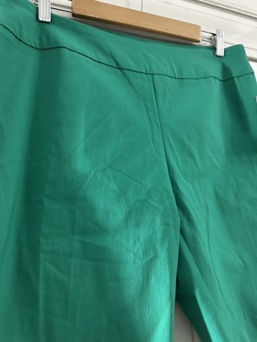 NWT Eight Clovers Women’s Pepper Green Shorts Size 16 Rayon Nylon Spandex - Picture 4 of 12