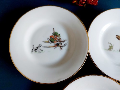 5 kleine Teller Puppengeschirr für Kinder 50er Kaffeegeschirr 10 cm Retro-Dekor - Bild 4 von 11