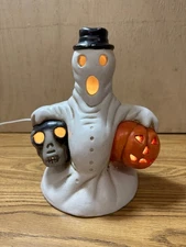 Vtg 1985 Halloween Ghost carrying skull pumpkin heads Light up Hat tabletop