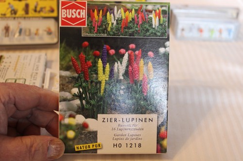 HO Scale Busch, Garden Lupines Scenery Details, #1218 BNOS - Picture 3 of 3