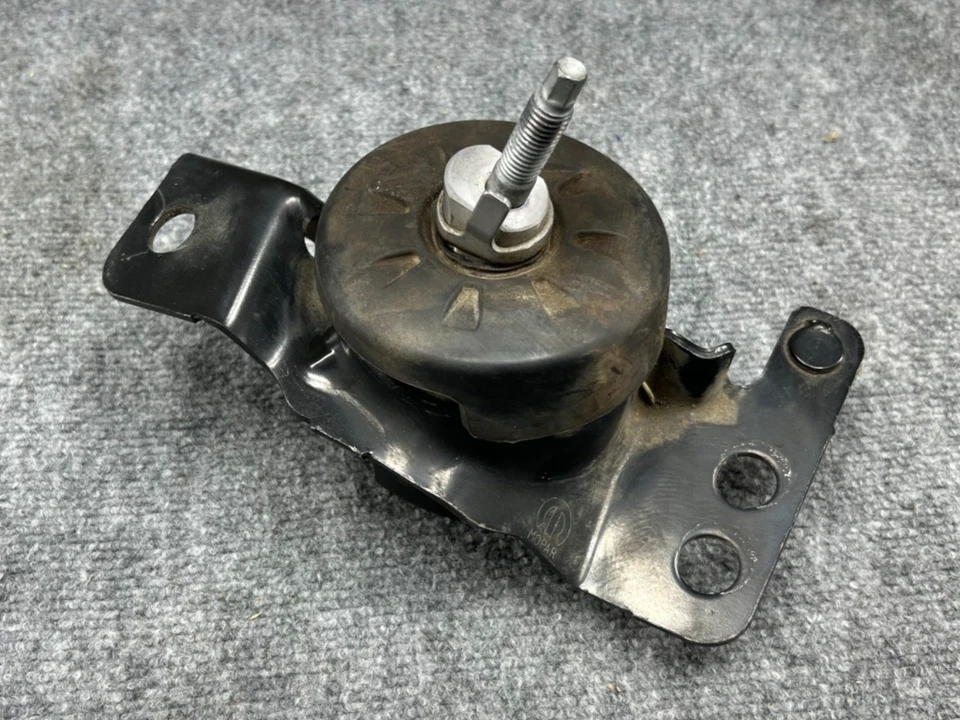JEEP GLADIATOR SPORT 20-25 OEM 3.6L LEFT SIDE ENGINE ISOLATOR MOUNT SUPPORT 25K - Image 4 of 4